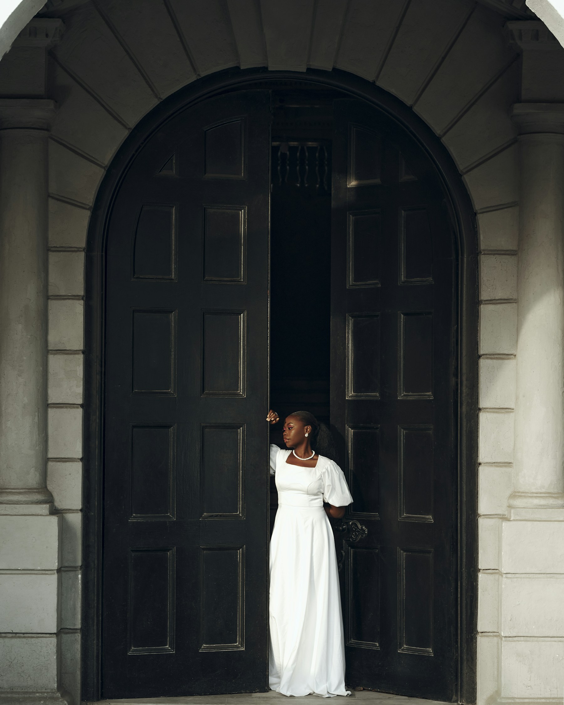 The sculpted silhouette, Aurel collection